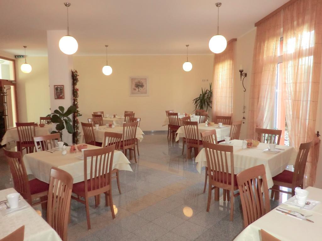 Pension Zum Romer Енс Екстериор снимка