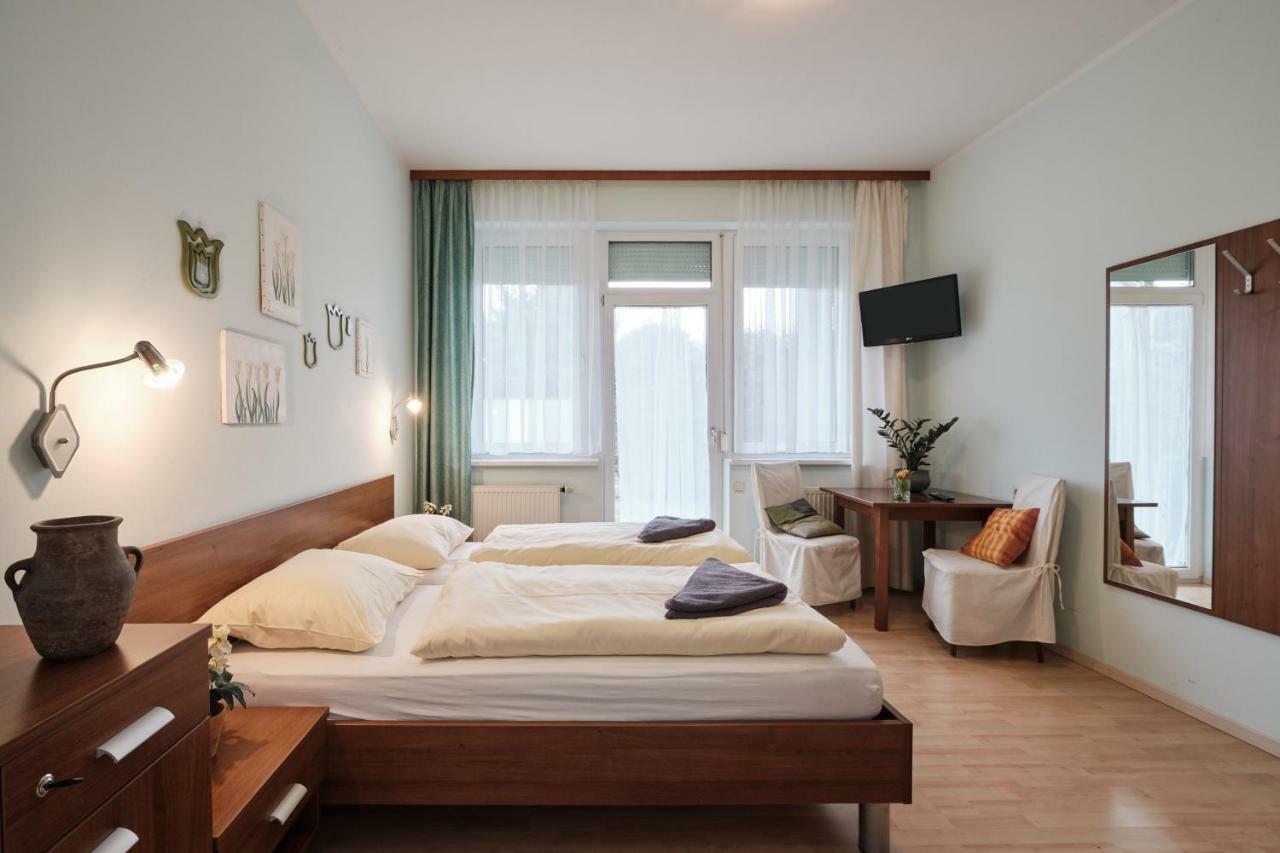 Pension Zum Romer Енс Екстериор снимка