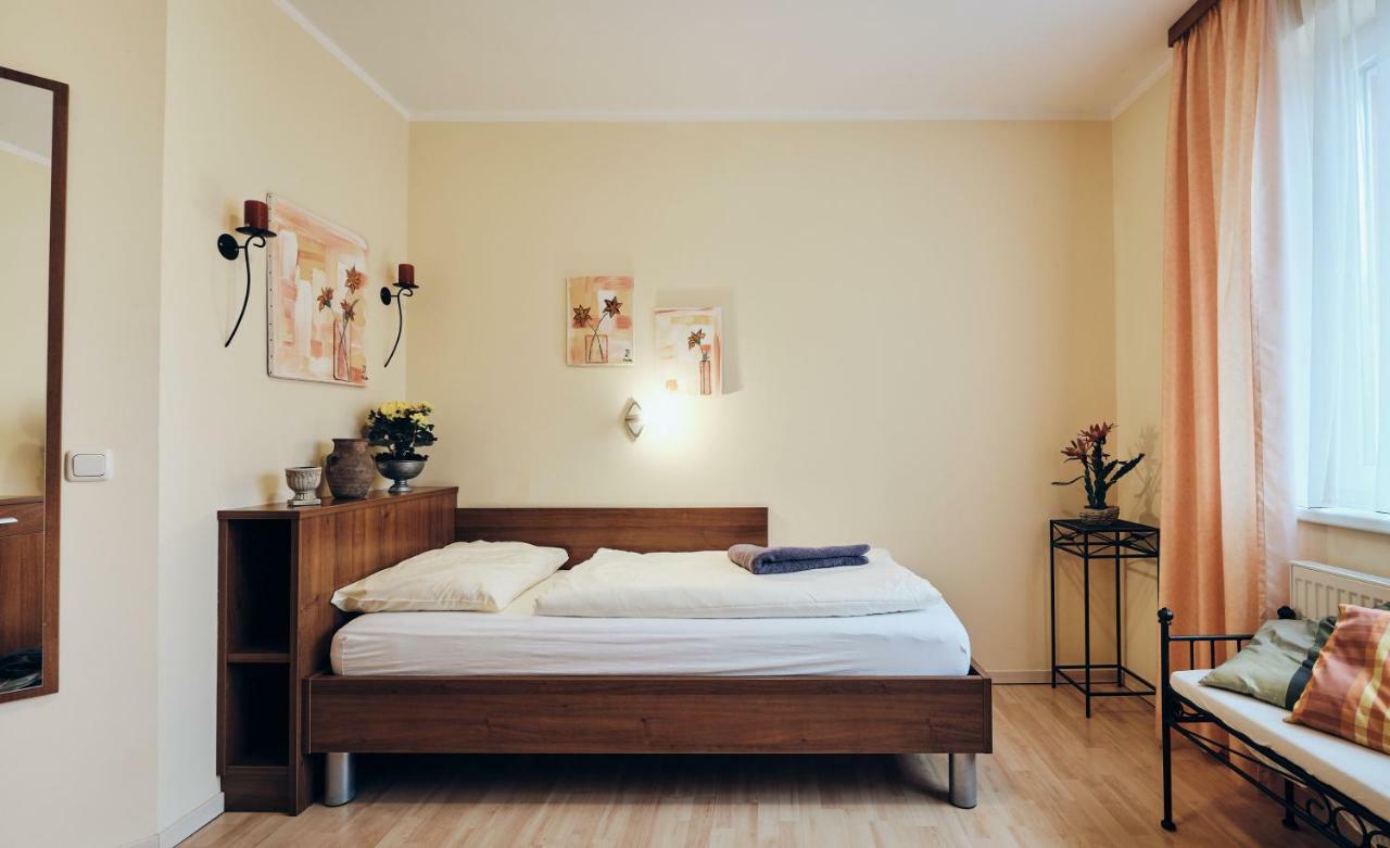 Pension Zum Romer Енс Екстериор снимка